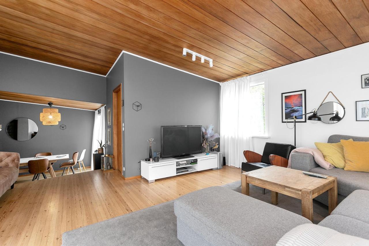 House - Villa With Garden And Hot Tub, 2 Min From Reykjavik Garthabaer ภายนอก รูปภาพ