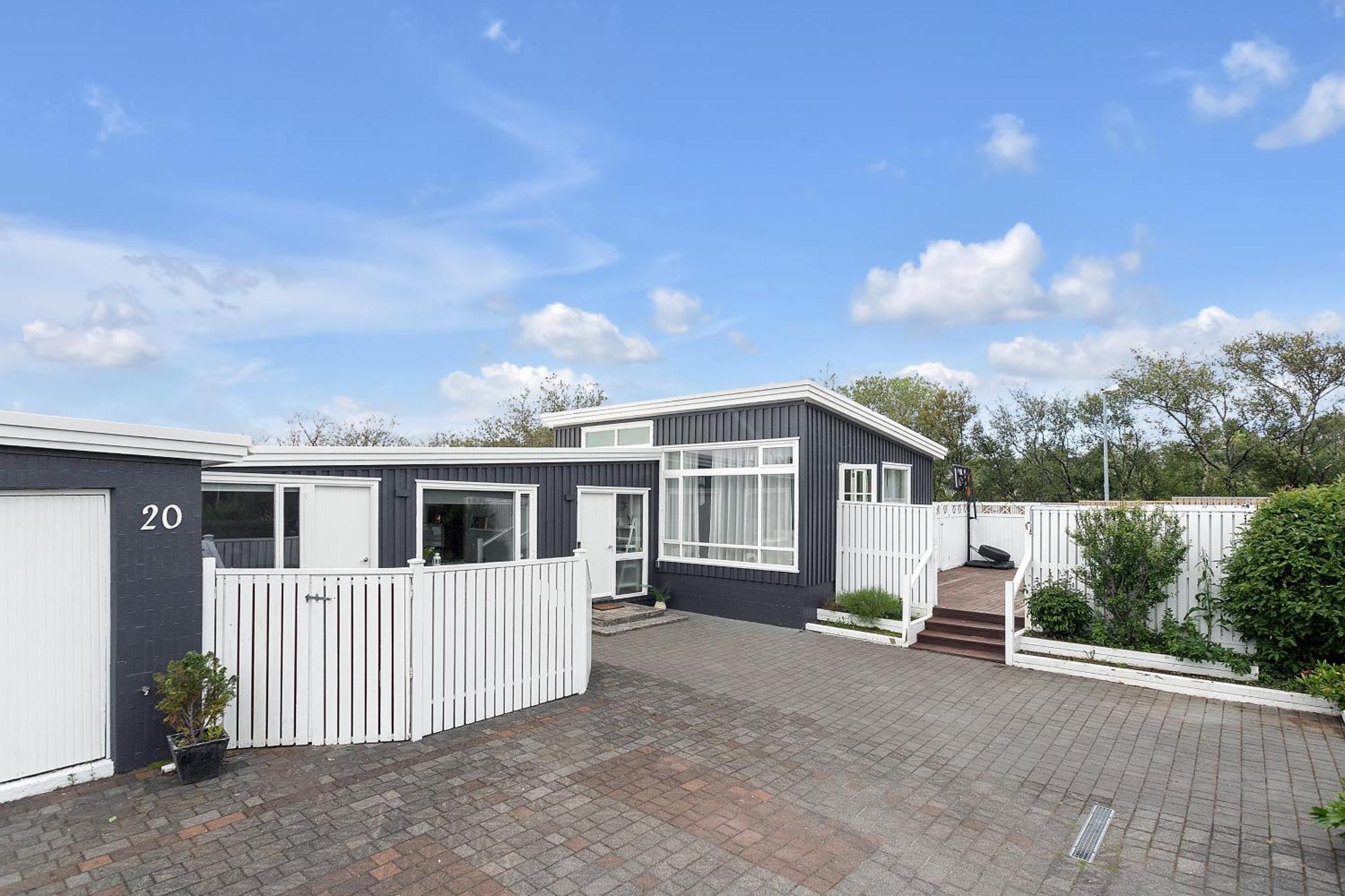 House - Villa With Garden And Hot Tub, 2 Min From Reykjavik Garthabaer ภายนอก รูปภาพ