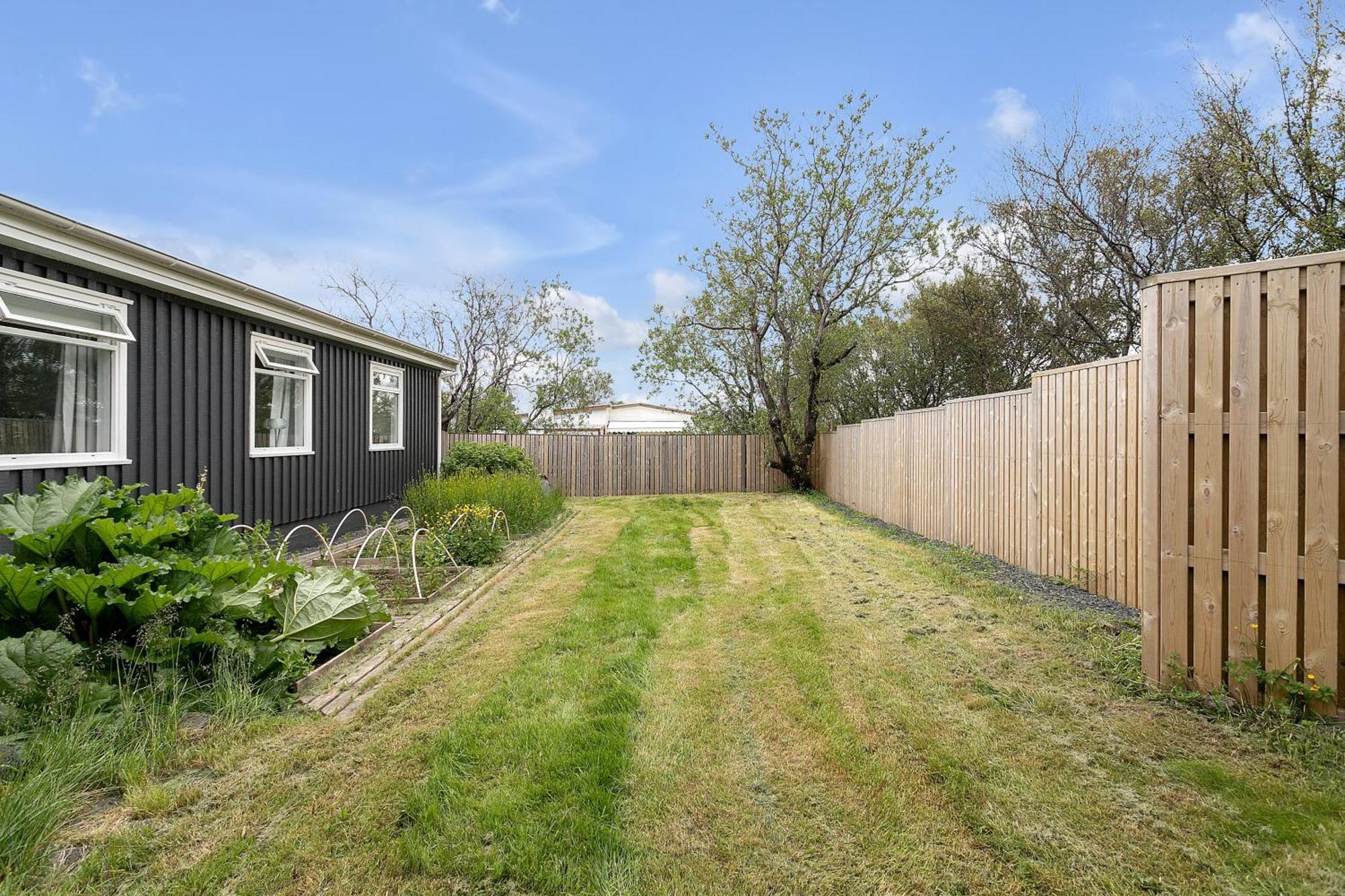 House - Villa With Garden And Hot Tub, 2 Min From Reykjavik Garthabaer ภายนอก รูปภาพ